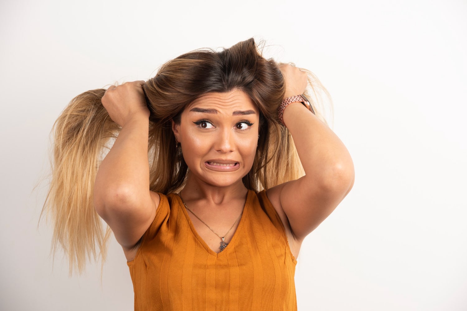 Capelli con doppie punte, consigli degli esperti per prevenirle